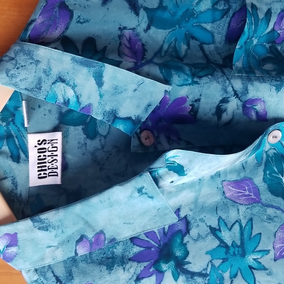 Chico's short sleeved silk print blouse in size 1 - Picture 2 of 3